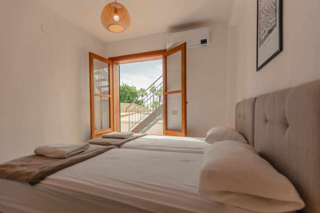 Bedroom No2 Bedroom under the rooftop terrace with air-condition