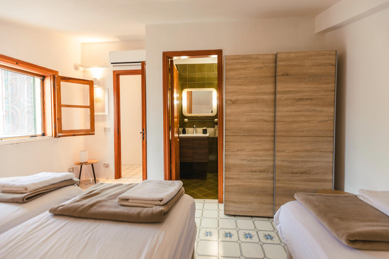 Cosy bedroom with air-condition and private bathroom