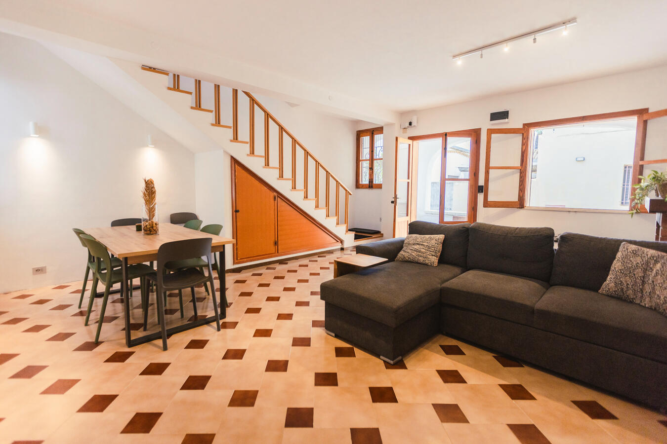 Spacious living room with dining area at Stagnone Kite Lodge