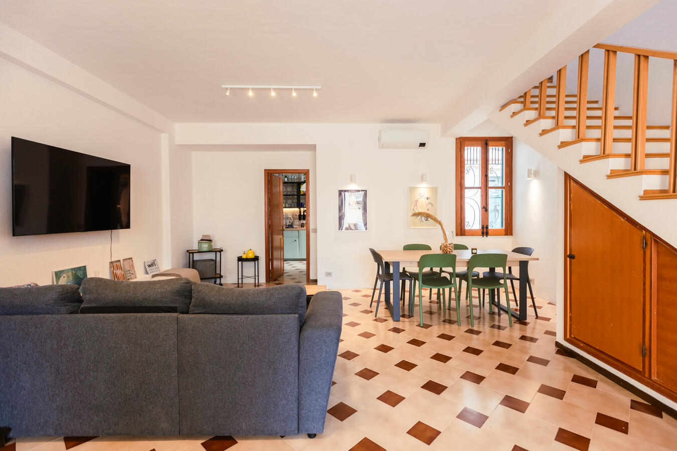 Stagnone kite lodge's living room with air condition and stairs to the rooms