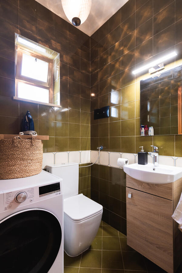 Bathroom groundfloor Washing maschine feel free to use it.